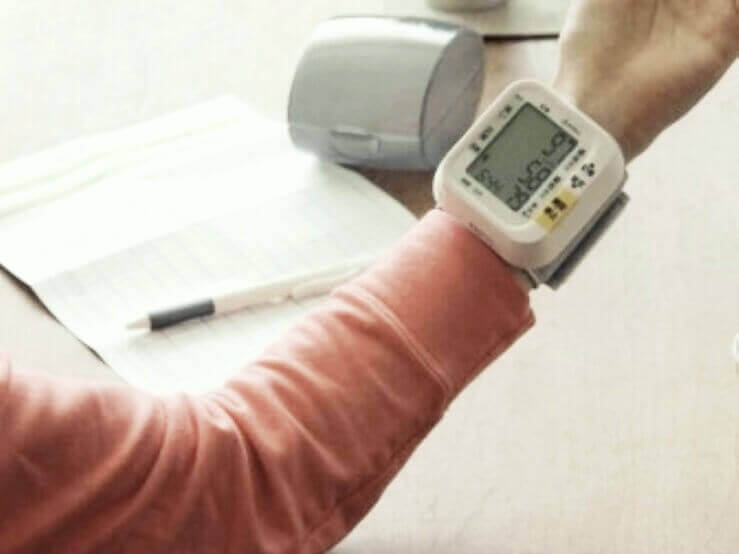 手首型血圧計と上腕式血圧計の誤差や精度の違いの原因